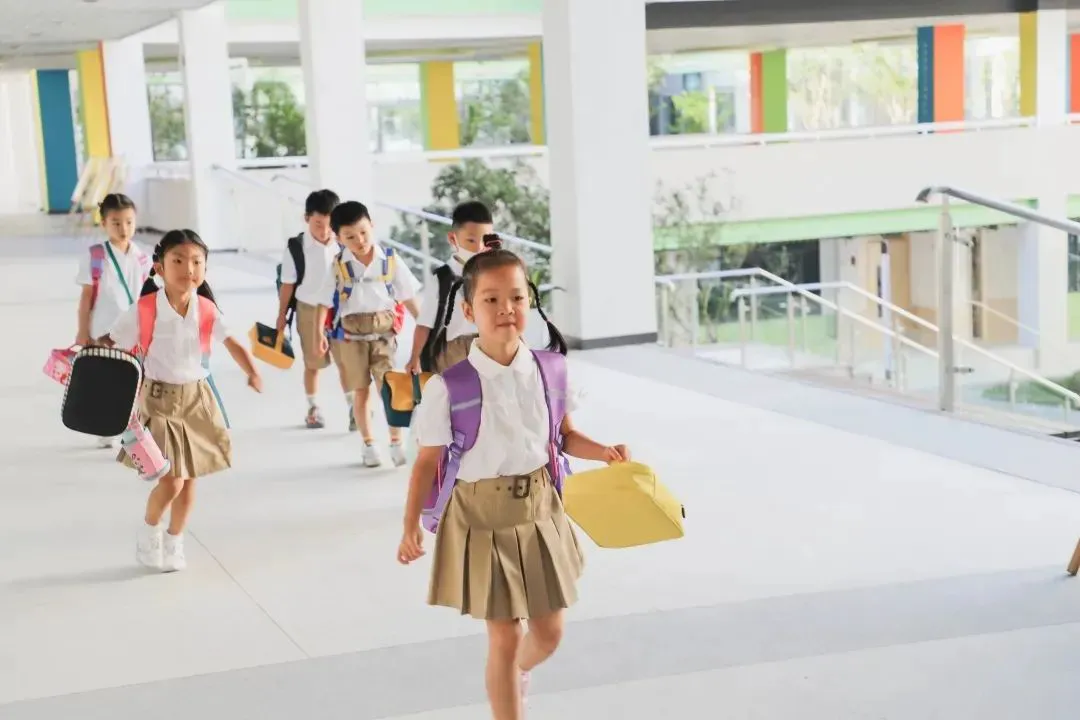 如何在篮球冬令营中加强体能训练?_1