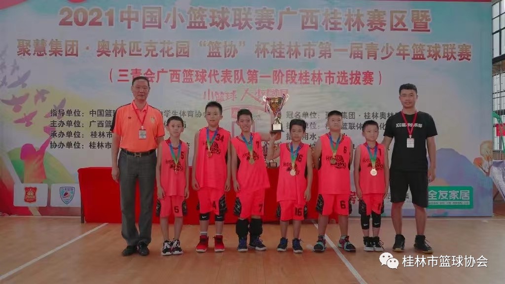 如何根据篮球比赛的不同阶段调整力量训练强度？_1